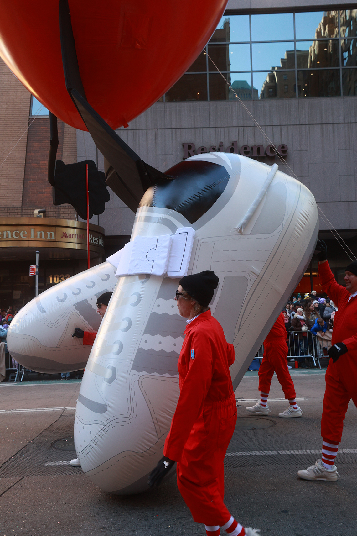 Bad Bunny X ADIDAS được phát hành với màu Trắng vào ngày 10/12/2022 - 18