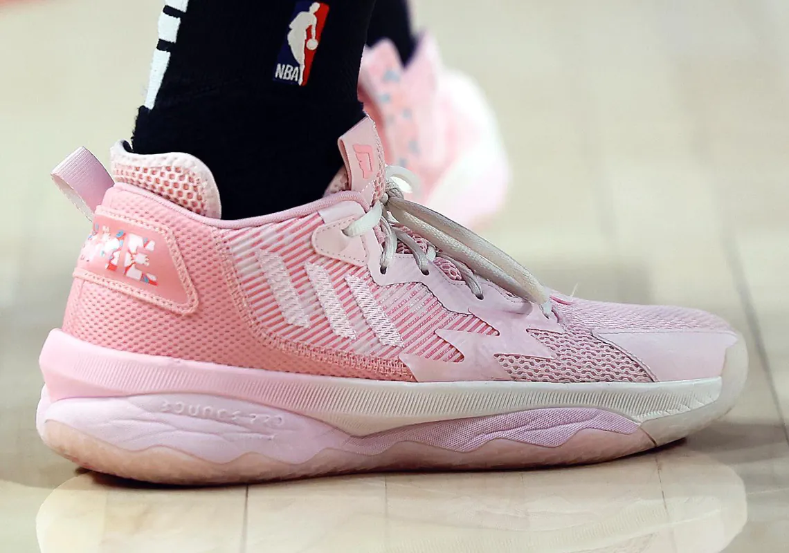 Bình minh lịch sử của Damian Lillard và đôi giày adidas Dame 8 "Sakura