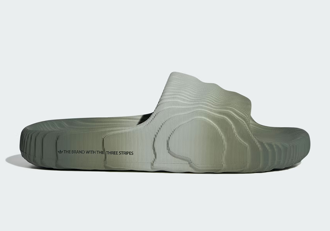 Bộ Sưu Tập adidas Adilette 22 'Gradient Fade': Sự Kết Hợp Sáng Tạo Mới Cho Thời Trang Mùa Thu - 2