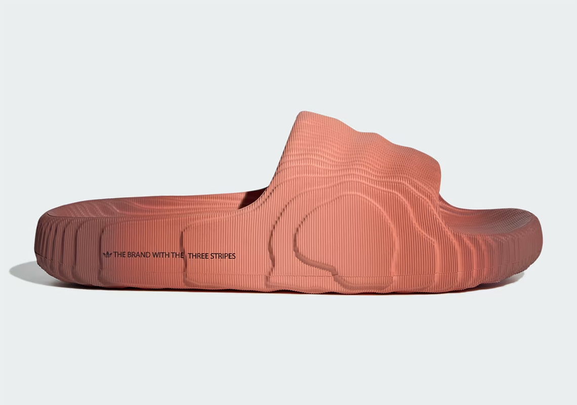 Bộ Sưu Tập adidas Adilette 22 'Gradient Fade': Sự Kết Hợp Sáng Tạo Mới Cho Thời Trang Mùa Thu - 3