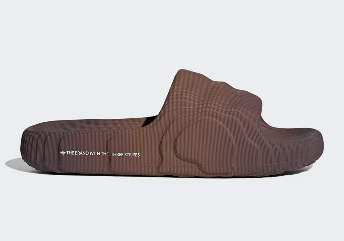 Bộ Sưu Tập adidas Adilette 22 'Gradient Fade': Sự Kết Hợp Sáng Tạo Mới Cho Thời Trang Mùa Thu - 4