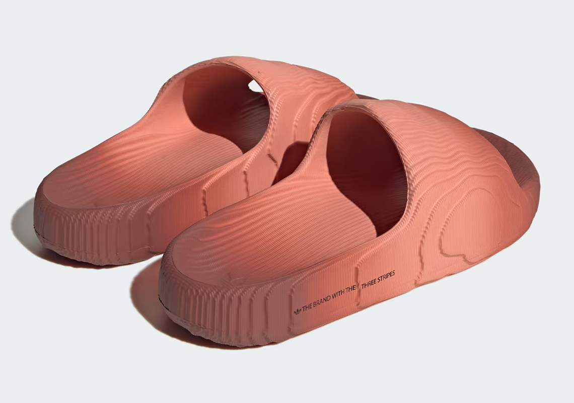 Bộ Sưu Tập adidas Adilette 22 'Gradient Fade': Sự Kết Hợp Sáng Tạo Mới Cho Thời Trang Mùa Thu - 8