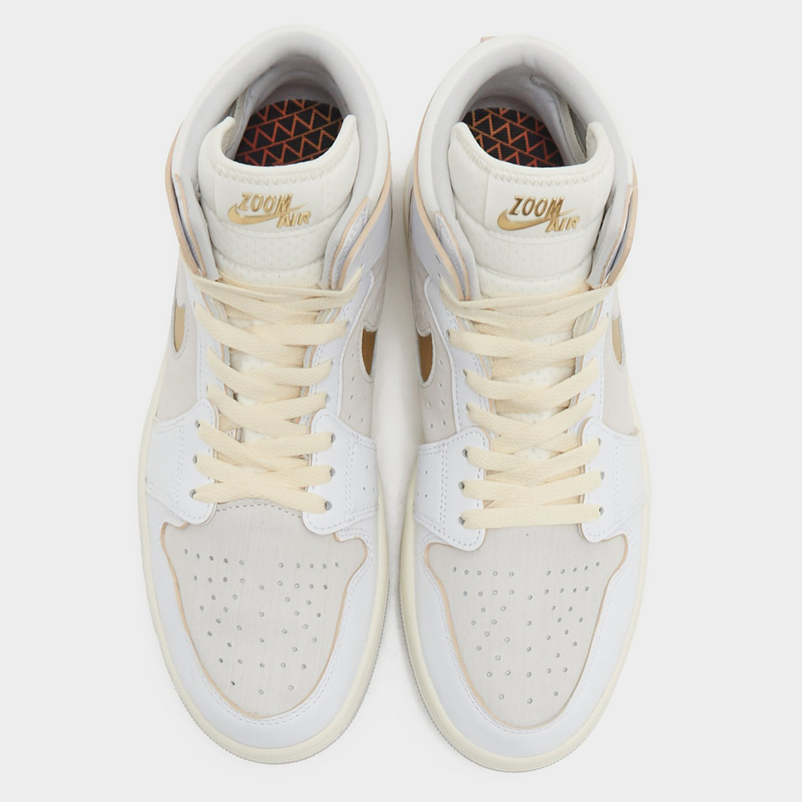 Bộ sưu tập Air Jordan 1 Zoom CMFT 2 trở lại với thiết kế sang trọng và branding mạ vàng - 3