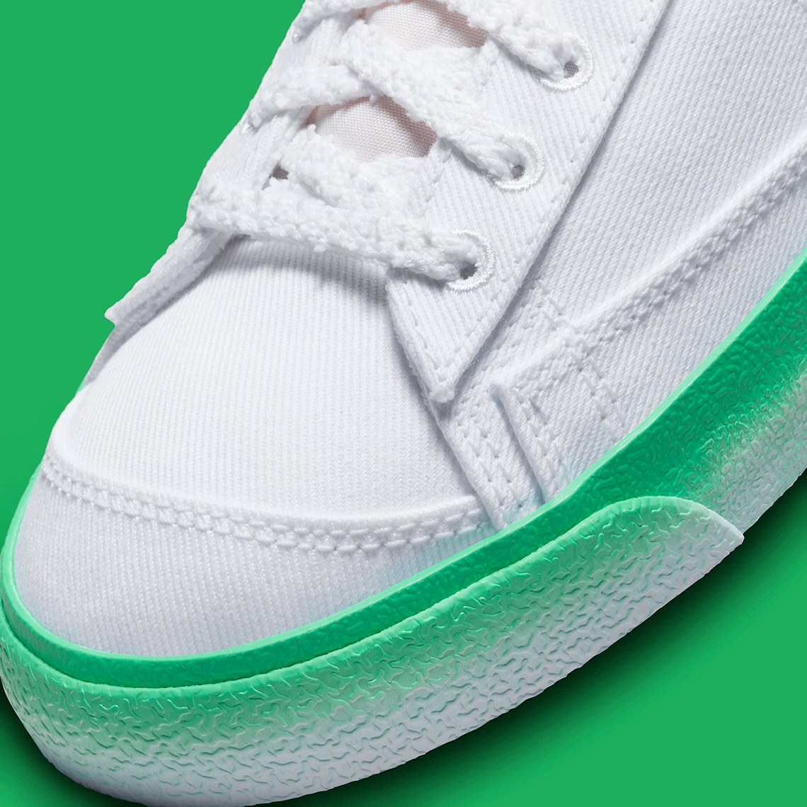 Bộ sưu tập Airbrush của Nike Blazer Mid với màu trắng và xanh lá cây - 8