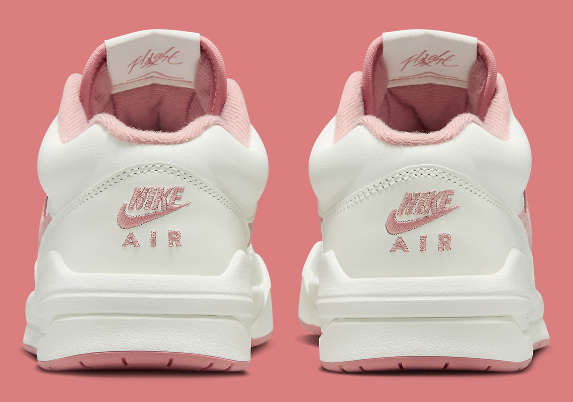 Bộ sưu tập độc quyền dành cho phái nữ của Jordan Brand: Màu hồng nhạt pha lê trên Air Jordan Stadium 90 - 4