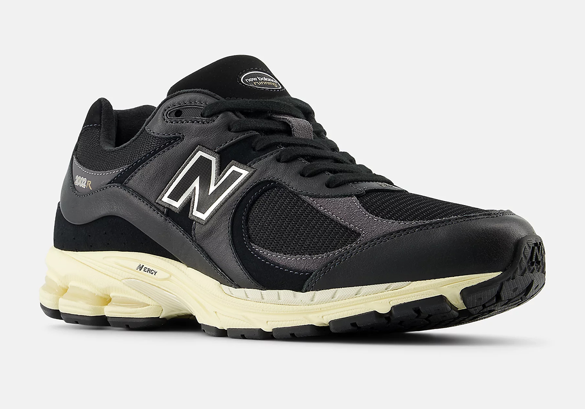 Bộ Sưu Tập Giày New Balance 2002R 'Leather Pack': Sự Trở Lại Đầy Hấp Dẫn - 2