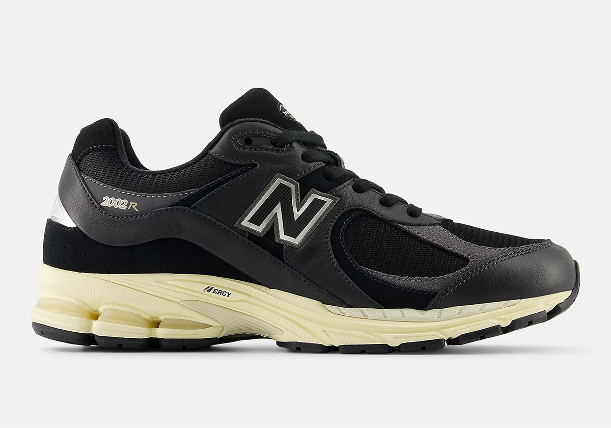 Bộ Sưu Tập Giày New Balance 2002R 'Leather Pack': Sự Trở Lại Đầy Hấp Dẫn - 4