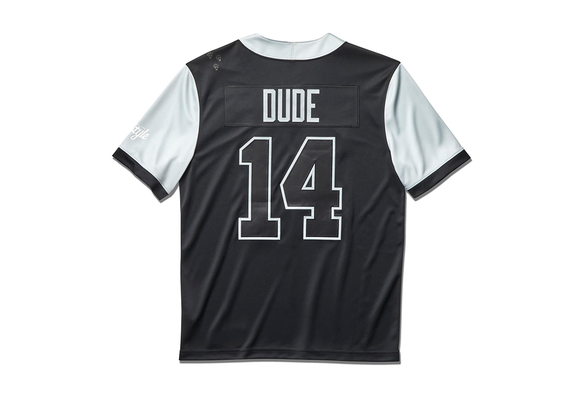 Bộ Sưu Tập Nike Doernbecher Freestyle XIX: Sự Hòa Quyện Nghệ Thuật và Tình Người - 216