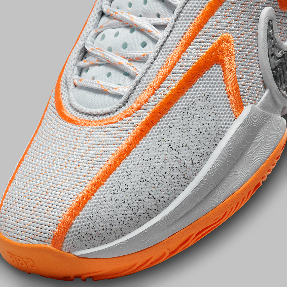 Bộ sưu tập Nike University cho March Madness ra mắt Cosmic Unity 2 - 8