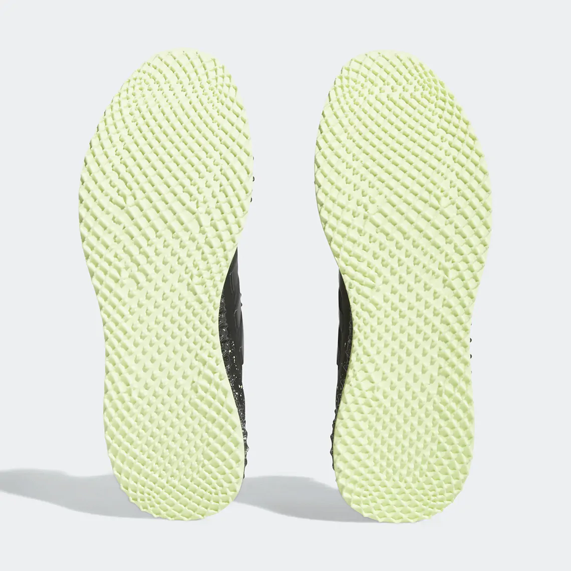 Bộ sưu tập Pride của Rich Mnisi x adidas gồm ba phiên bản ULTRA 4D - 6