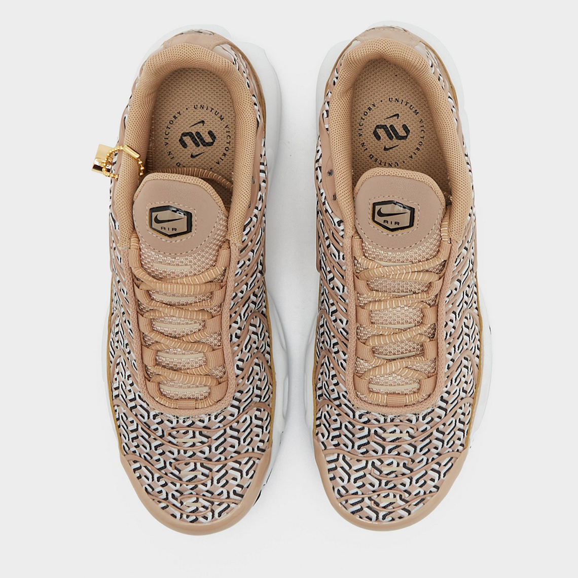 Bộ sưu tập United In Victory của Nike Women sẽ ra mắt với phiên bản Air Max Plus - 4