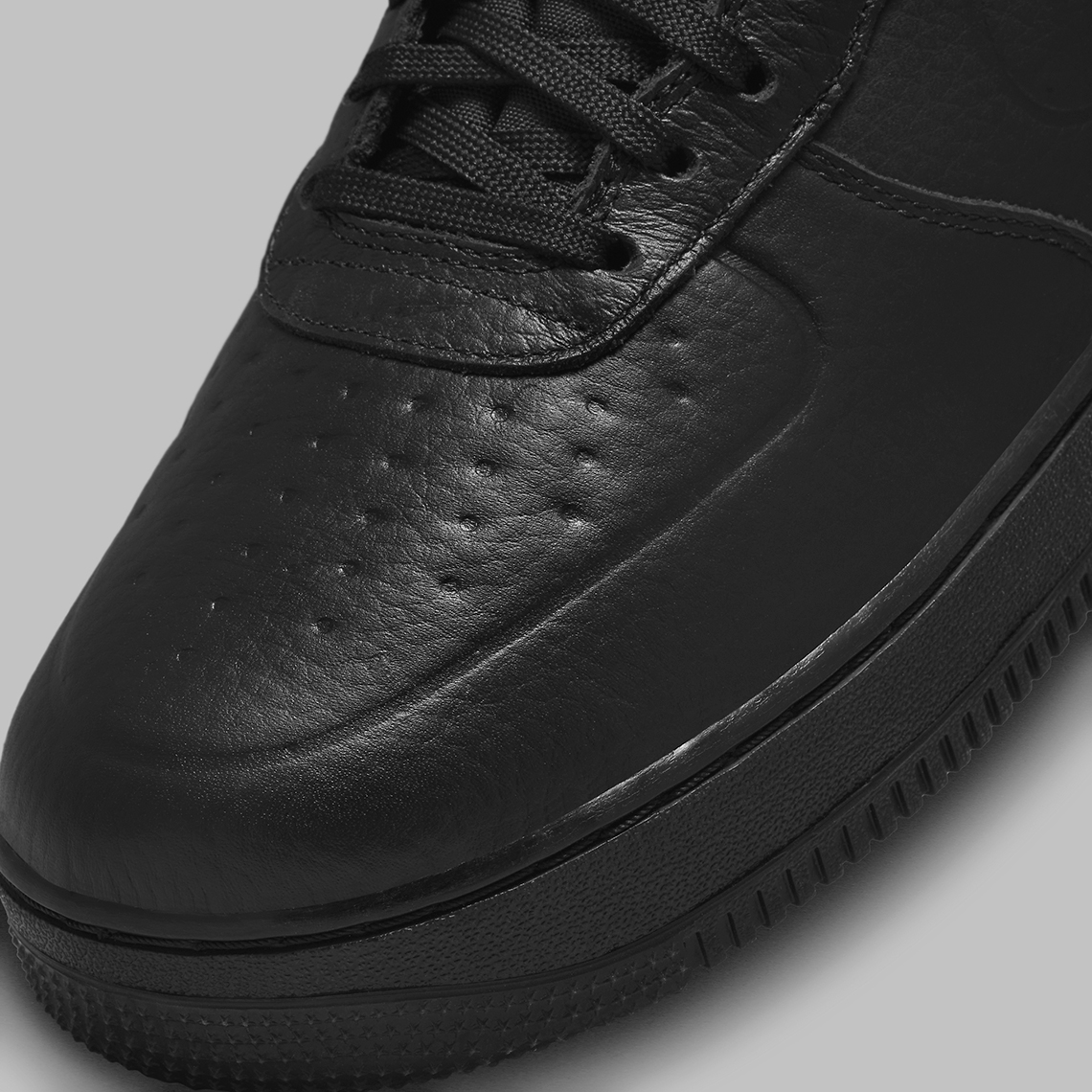 Bộ Sưu Tập Waterproof Air Force 1 Low: Siêu phẩm Triple-Black chống nước sắp ra mắt! - 10
