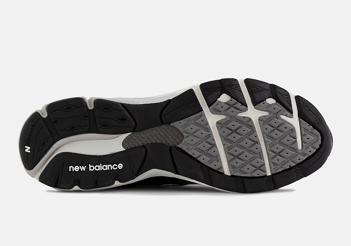 Bộ trang phục Đen và Nâu bao phủ đôi giày  New Balance 990v3 made USA mới này - 8