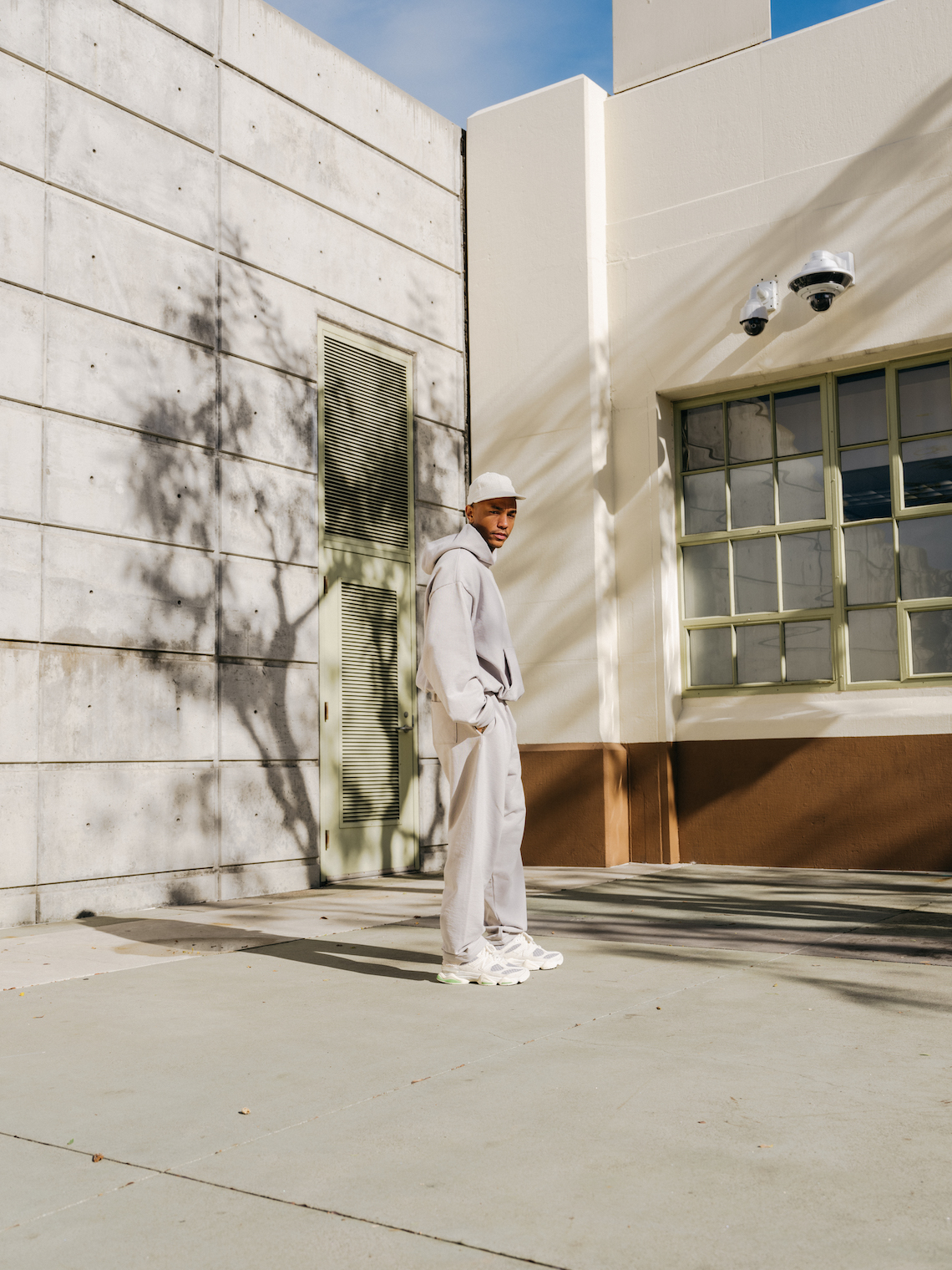 Bricks & Wood x New Balance 9060 sẽ ra mắt trên toàn cầu vào 30/1/2023 - 4