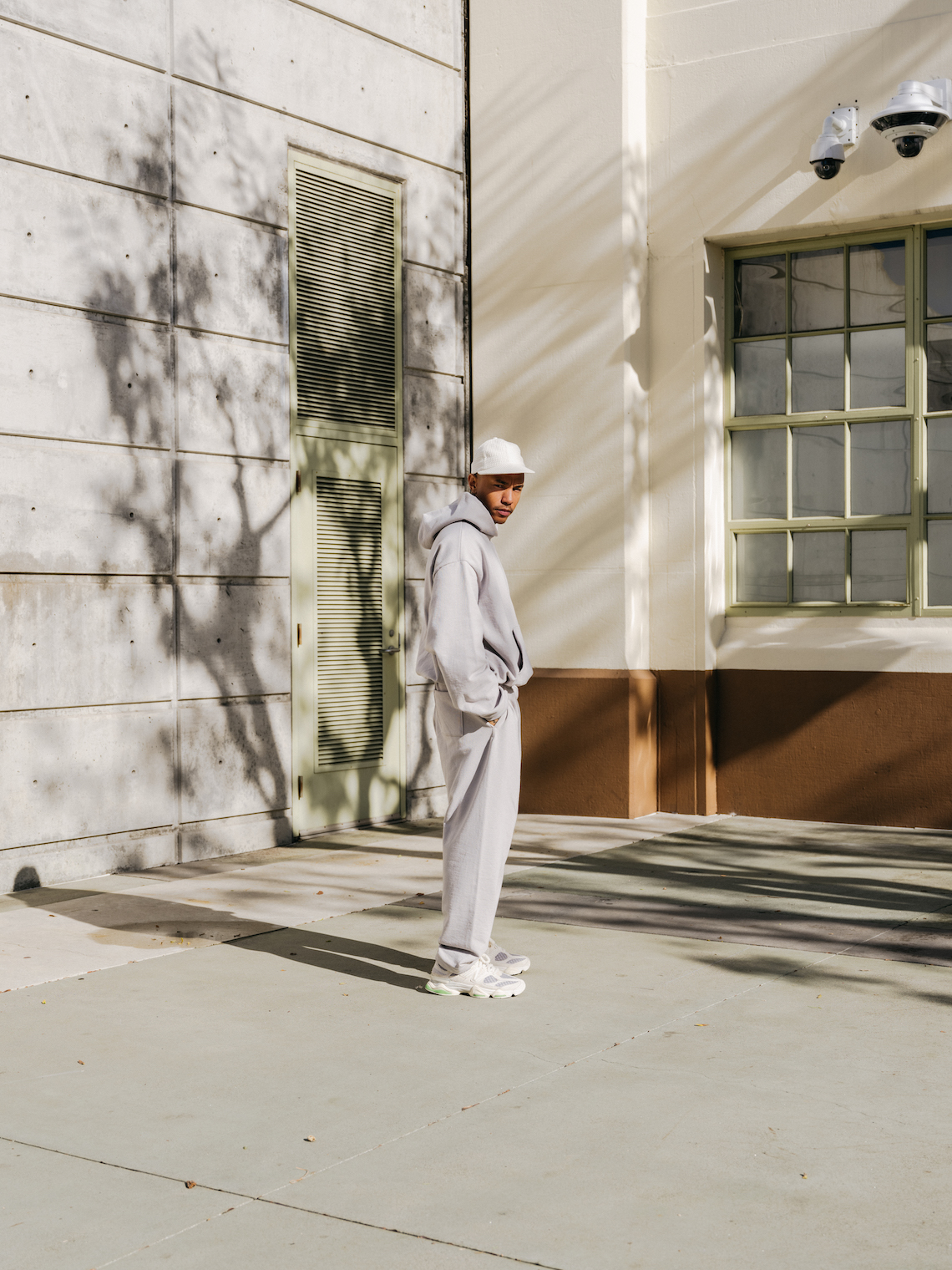 Bricks & Wood x New Balance 9060 sẽ ra mắt trên toàn cầu vào 30/1/2023 - 5