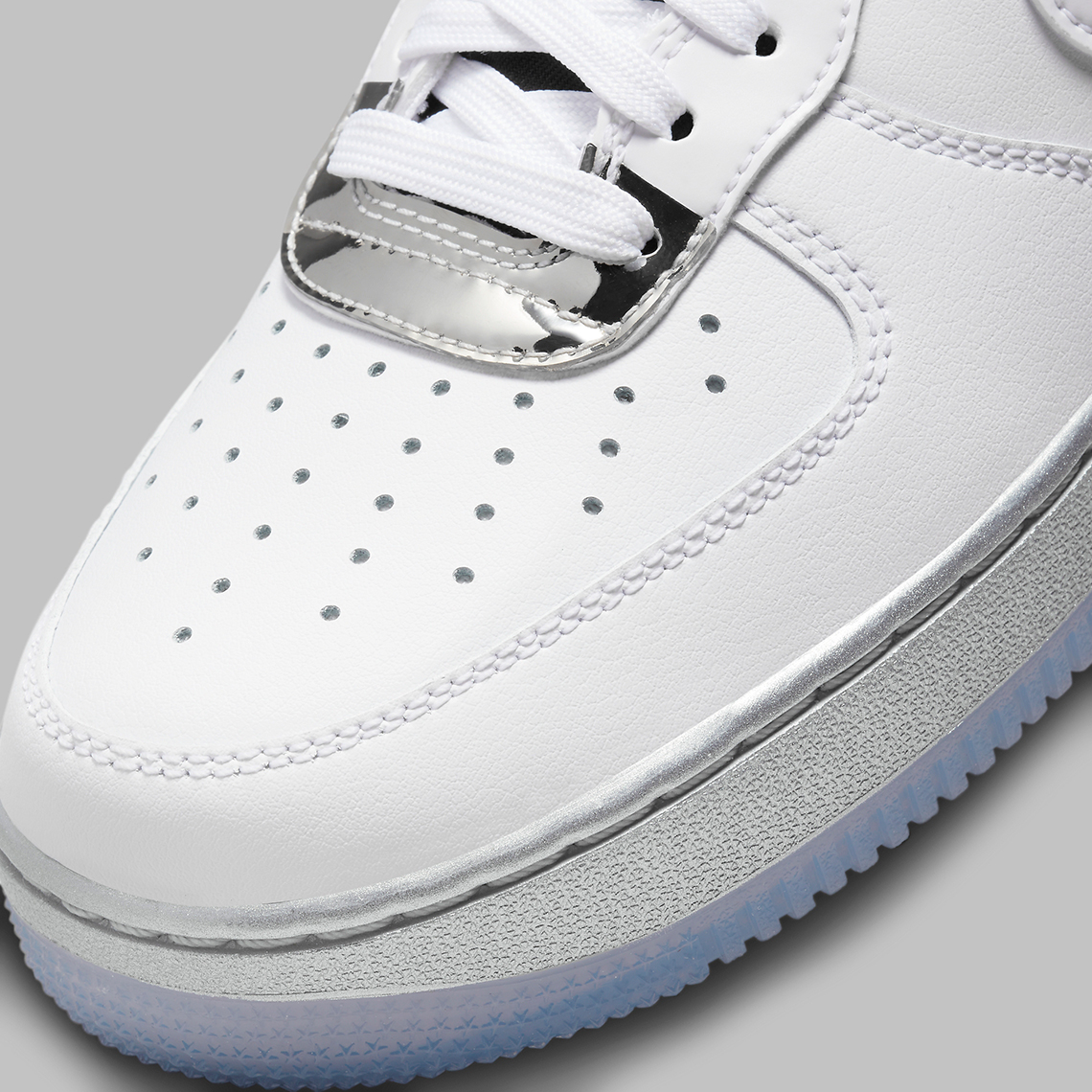 Các điểm nhấn Chrome tạo nên sự khác biệt cho bộ đôi Nike Air Force 1 này - 16