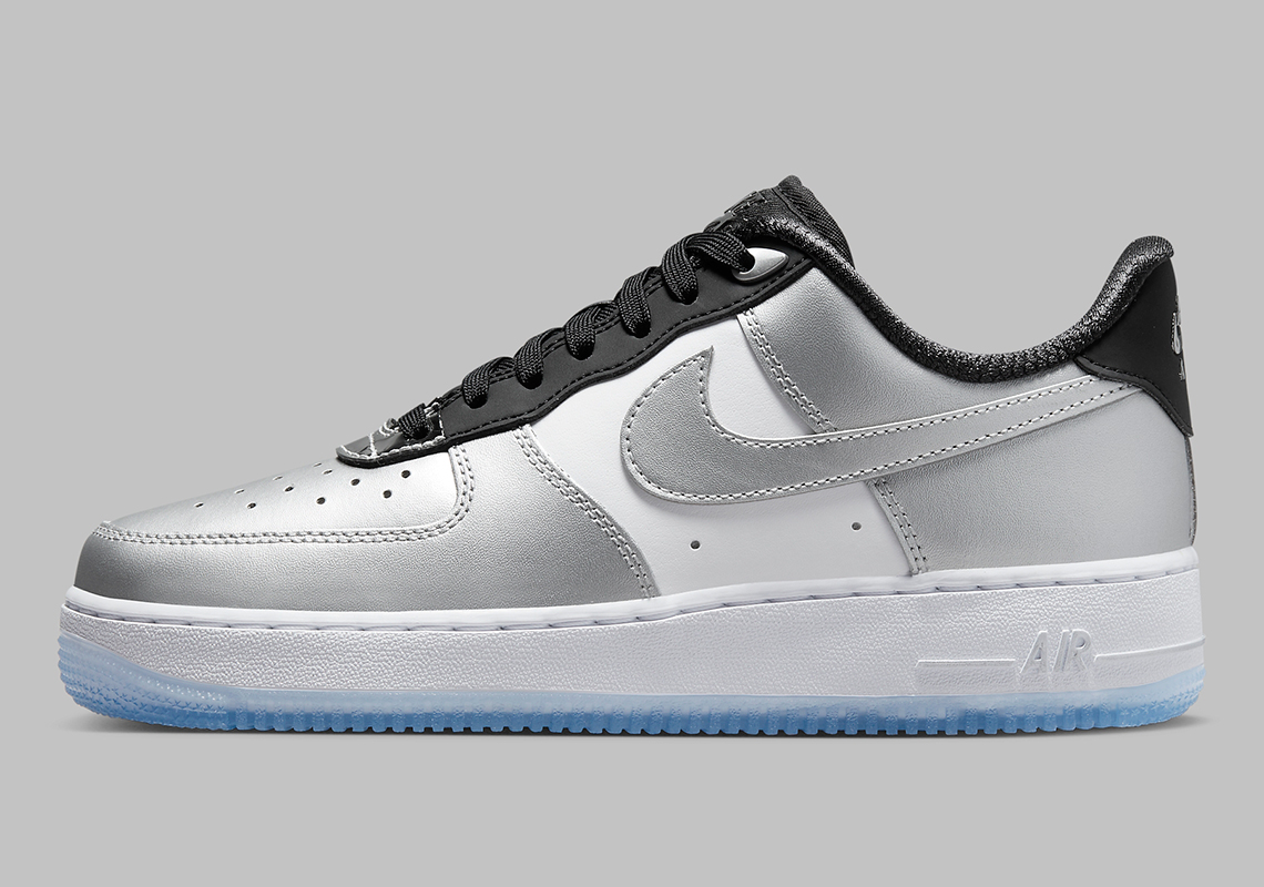 Các điểm nhấn Chrome tạo nên sự khác biệt cho bộ đôi Nike Air Force 1 này - 3