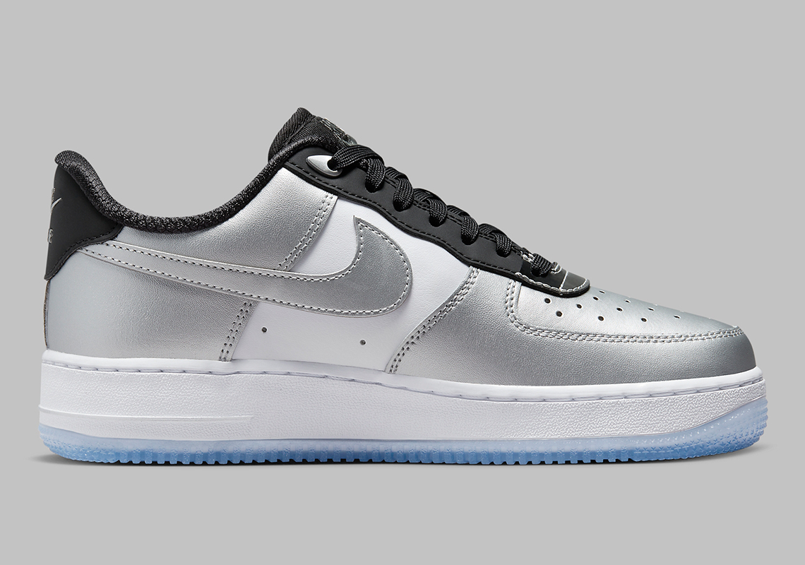 Các điểm nhấn Chrome tạo nên sự khác biệt cho bộ đôi Nike Air Force 1 này - 4