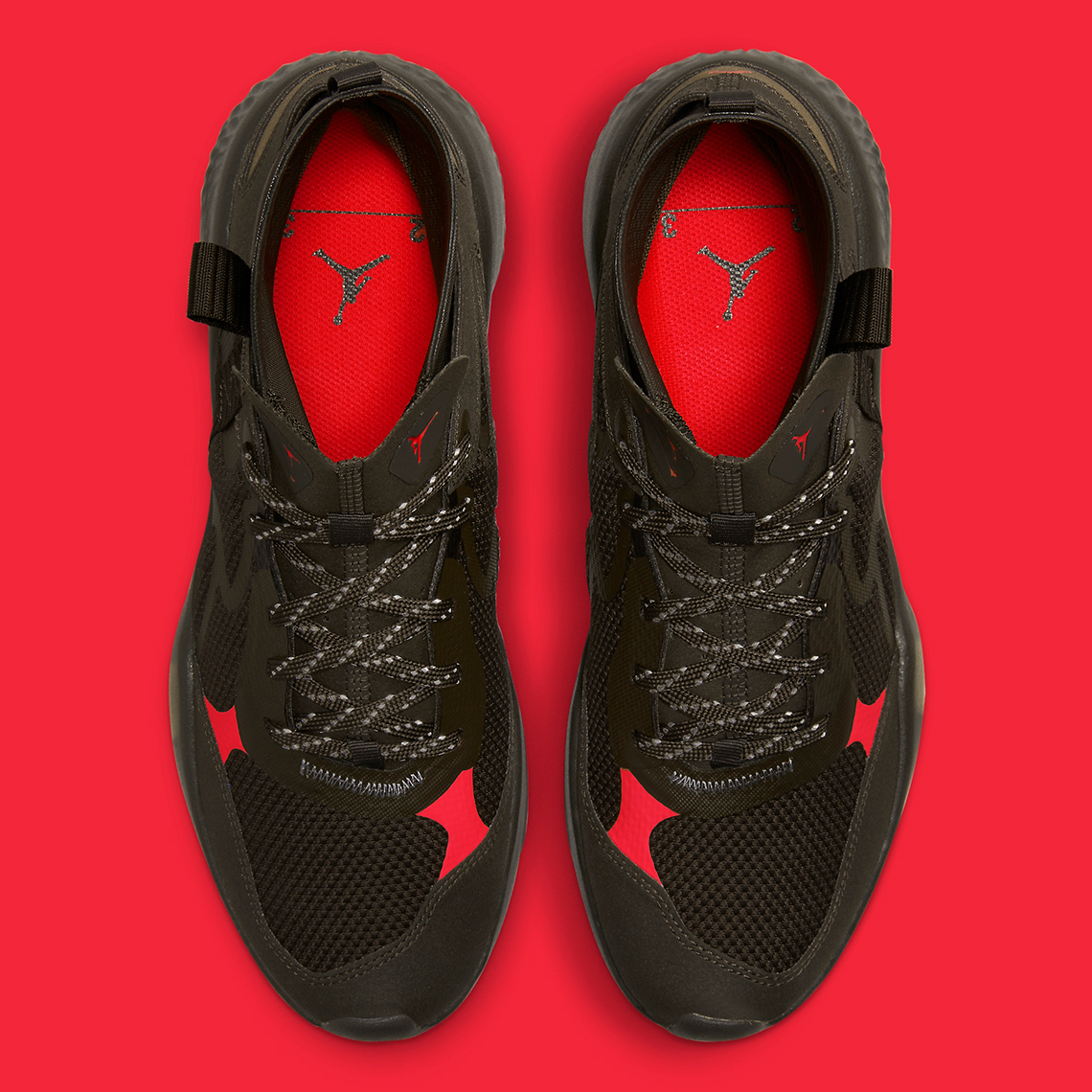 Các điểm nhấn hồng ngoại làm sáng lên chiếc Jordan Delta 3 Mid này - 4