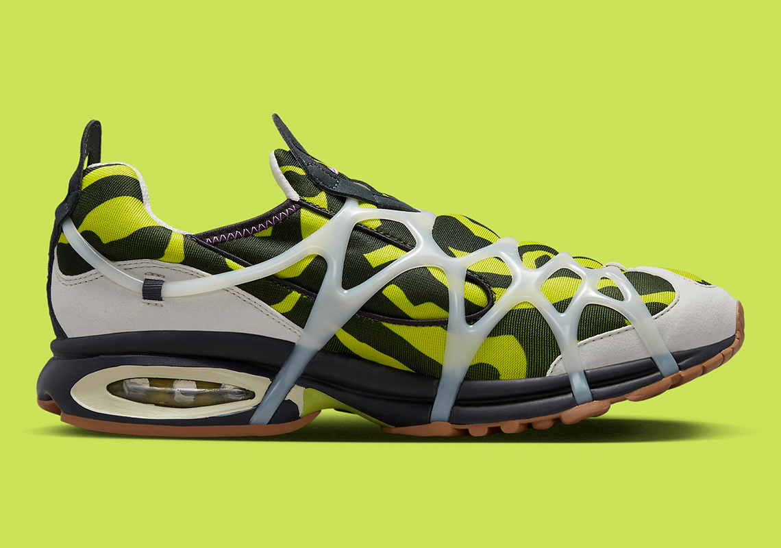 Các họa tiết kẻ sọc tạo nên một trong những phối màu bận rộn nhất của Nike Air Kukini - 3