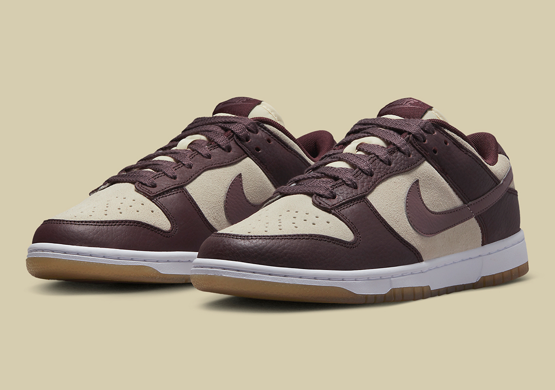 Các màu Coconut Milk và Plum Eclipse kết hợp với nhau trên Nike Dunk Low này - 2