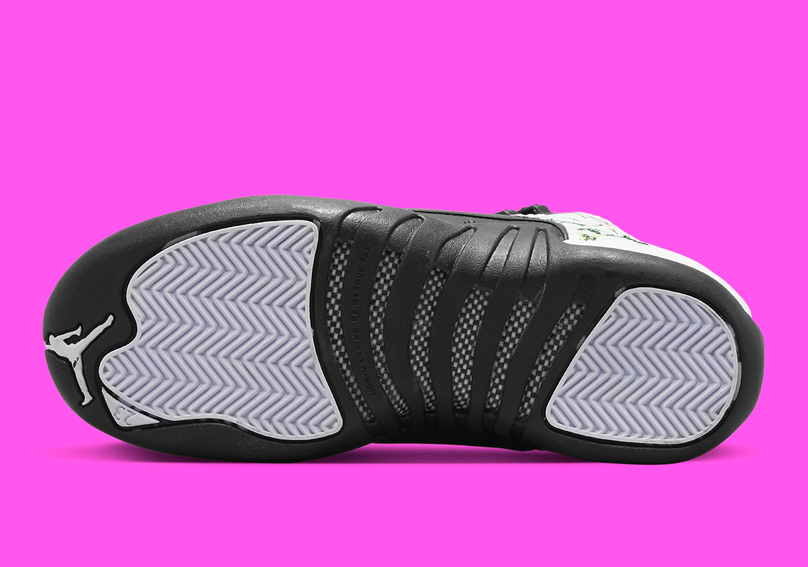 Các mẫu thêu hoa được trang trí trên Air Jordan 12 cho các bé gái sắp tới này - 6