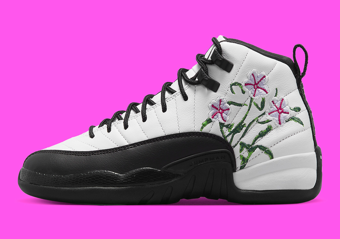 Các mẫu thêu hoa được trang trí trên Air Jordan 12 cho các bé gái sắp tới này