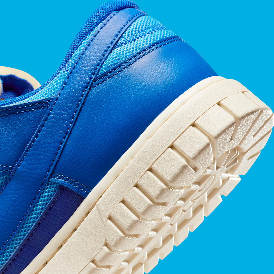 Các sắc thái xanh làm sống động phiên bản Nike Dunk Low mới nhất được làm lại - 8