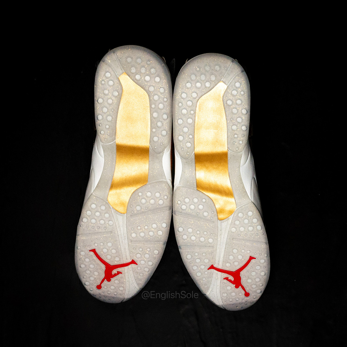 Cái nhìn chi tiết về mẫu OVO x Air Jordan 8 Gold của Drake - 9