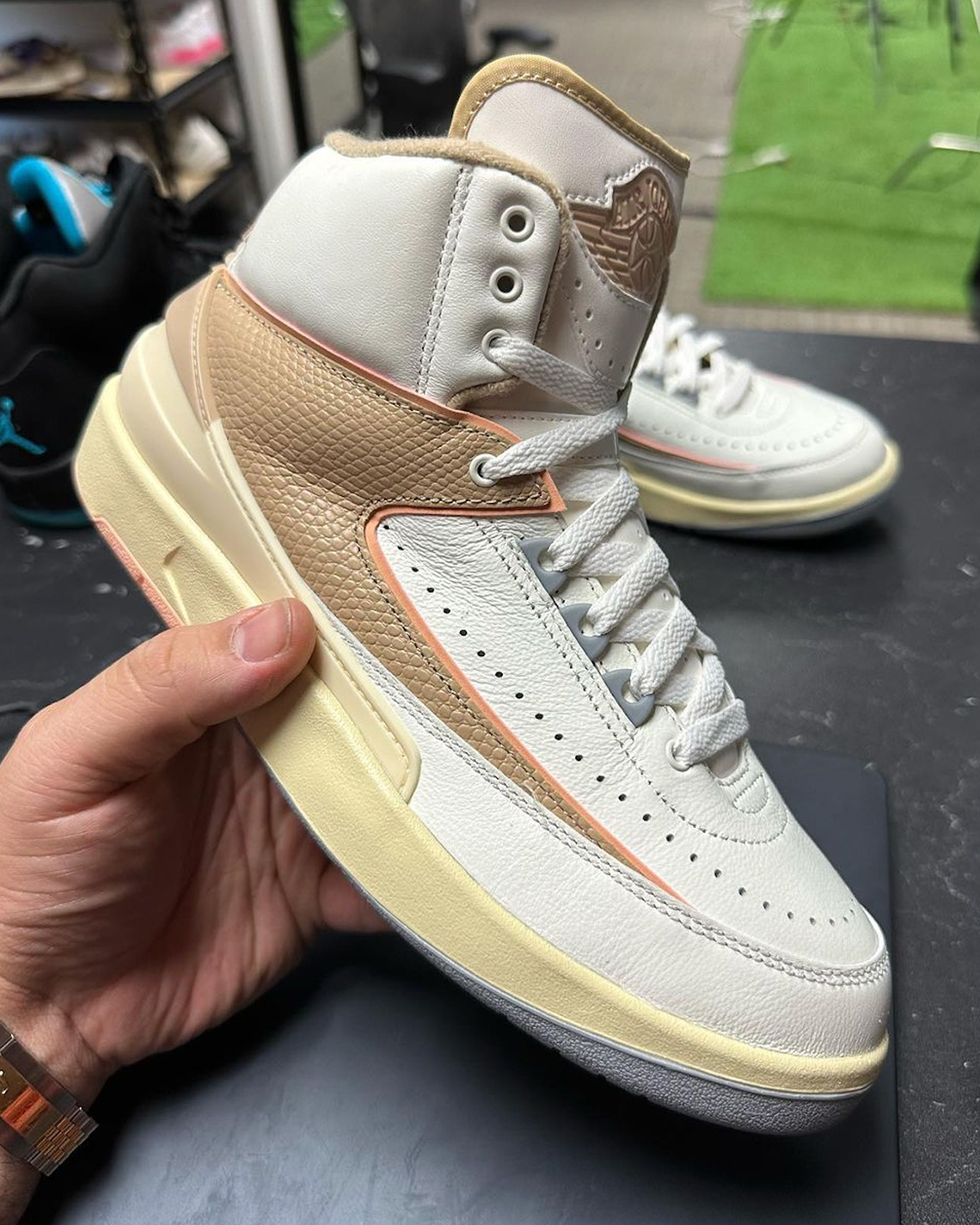 Cái nhìn đầu tiên của mẫu giày sneaker Air Jordan 2 SE Craft - 2