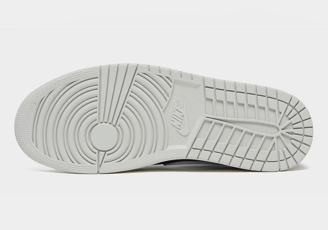 Cái nhìn đầu tiên về Air Jordan 1 Low OG Black Cement thật ấn tượng - 6