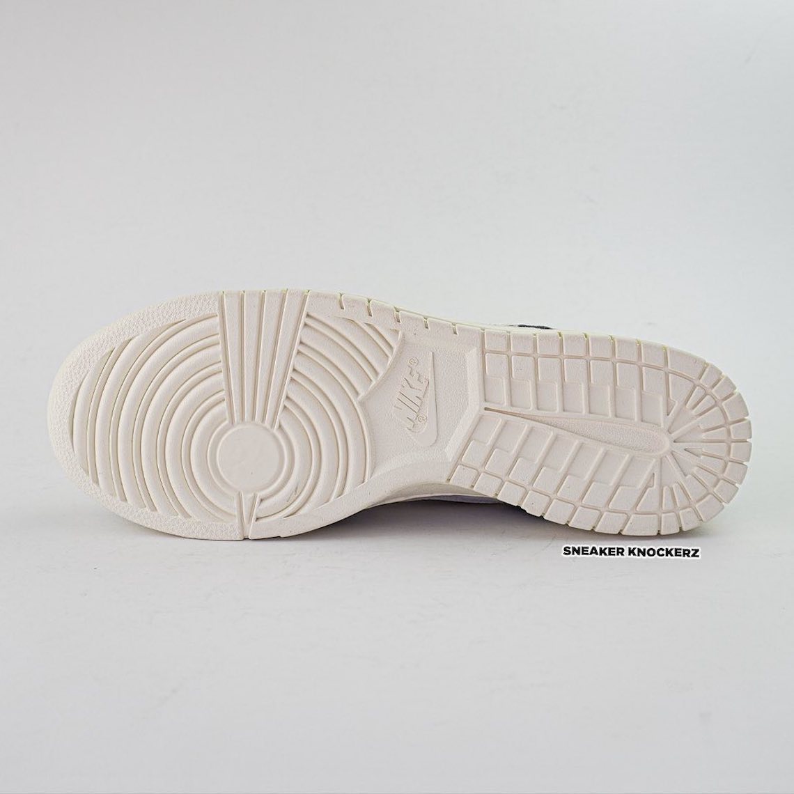 Canvas và da kết hợp với nhau trên Nike Dunk Low Green/Cream cho năm 2023 - 7