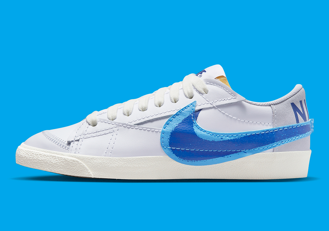 Cặp logo swooshes màu xanh lam trên mẫu blazer Nike Blazer Low  Jumbo  - 1