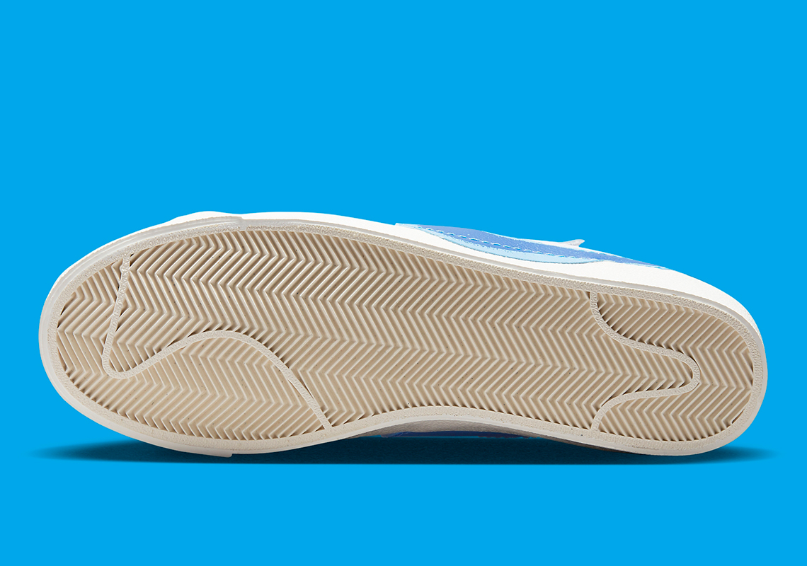 Cặp logo swooshes màu xanh lam trên mẫu blazer Nike Blazer Low  Jumbo  - 6