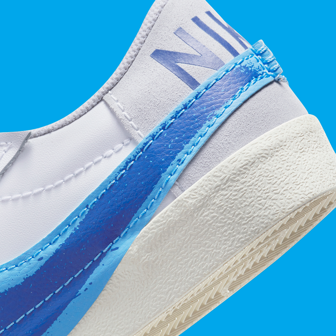 Cặp logo swooshes màu xanh lam trên mẫu blazer Nike Blazer Low  Jumbo  - 8