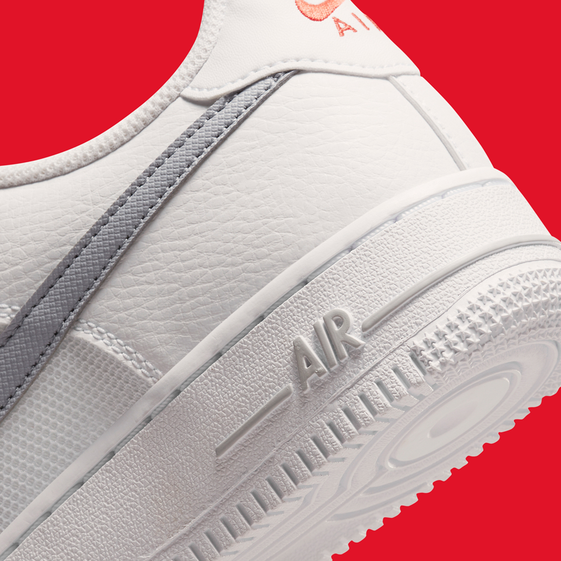 Cặp sọc đỏ và xám làm nổi bật GS Nike Air Force 1 Low này - 7