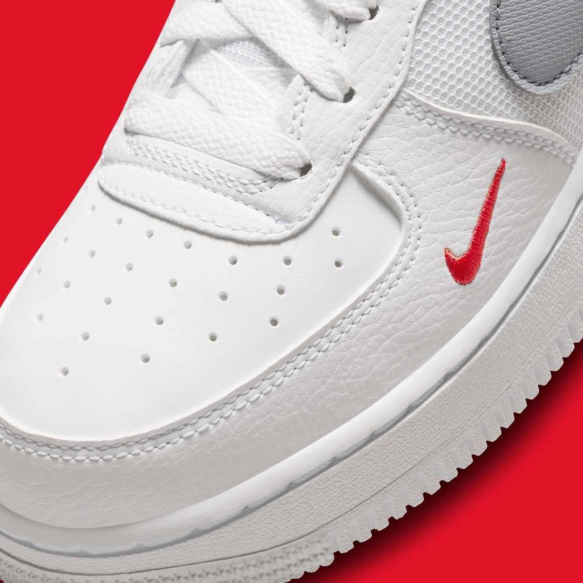 Cặp sọc đỏ và xám làm nổi bật GS Nike Air Force 1 Low này - 8