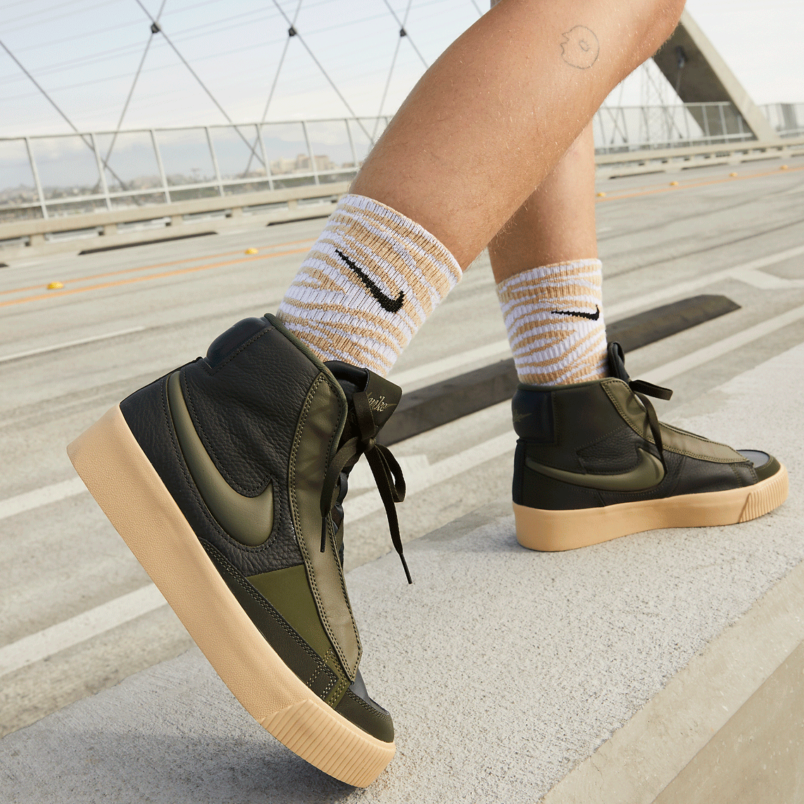 Chất liệu cao cấp hồi sinh lại đôi giày cho  nữ Nike Blazer Mid Victory Olive - 9