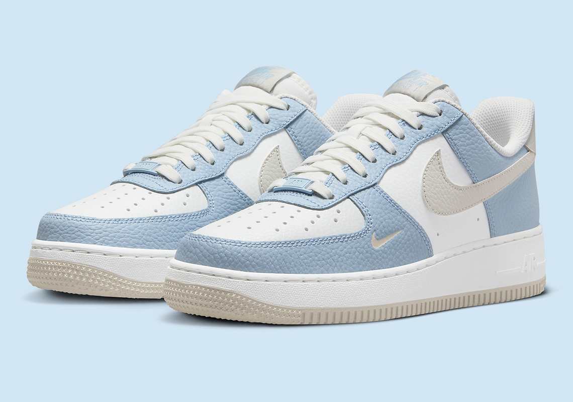 Chất liệu da lộn làm nổi bật đôi Nike Air Force 1 này cho mùa xuân 2024 - 1