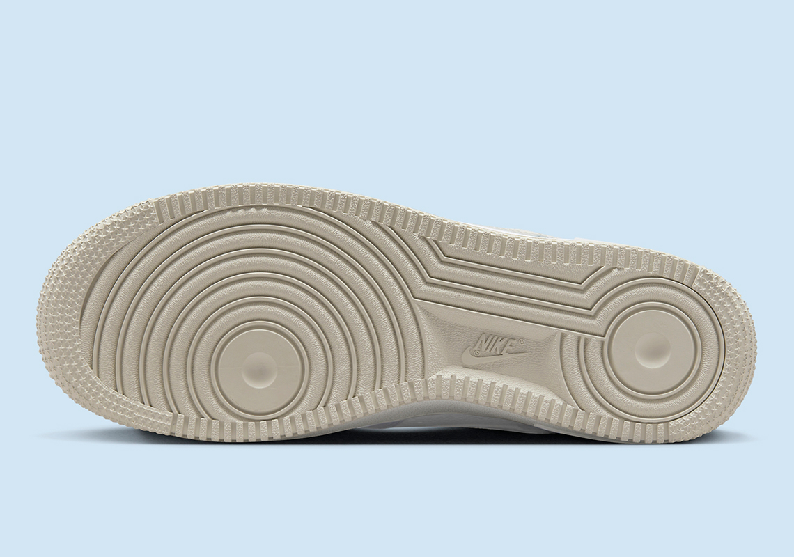 Chất liệu da lộn làm nổi bật đôi Nike Air Force 1 này cho mùa xuân 2024 - 13