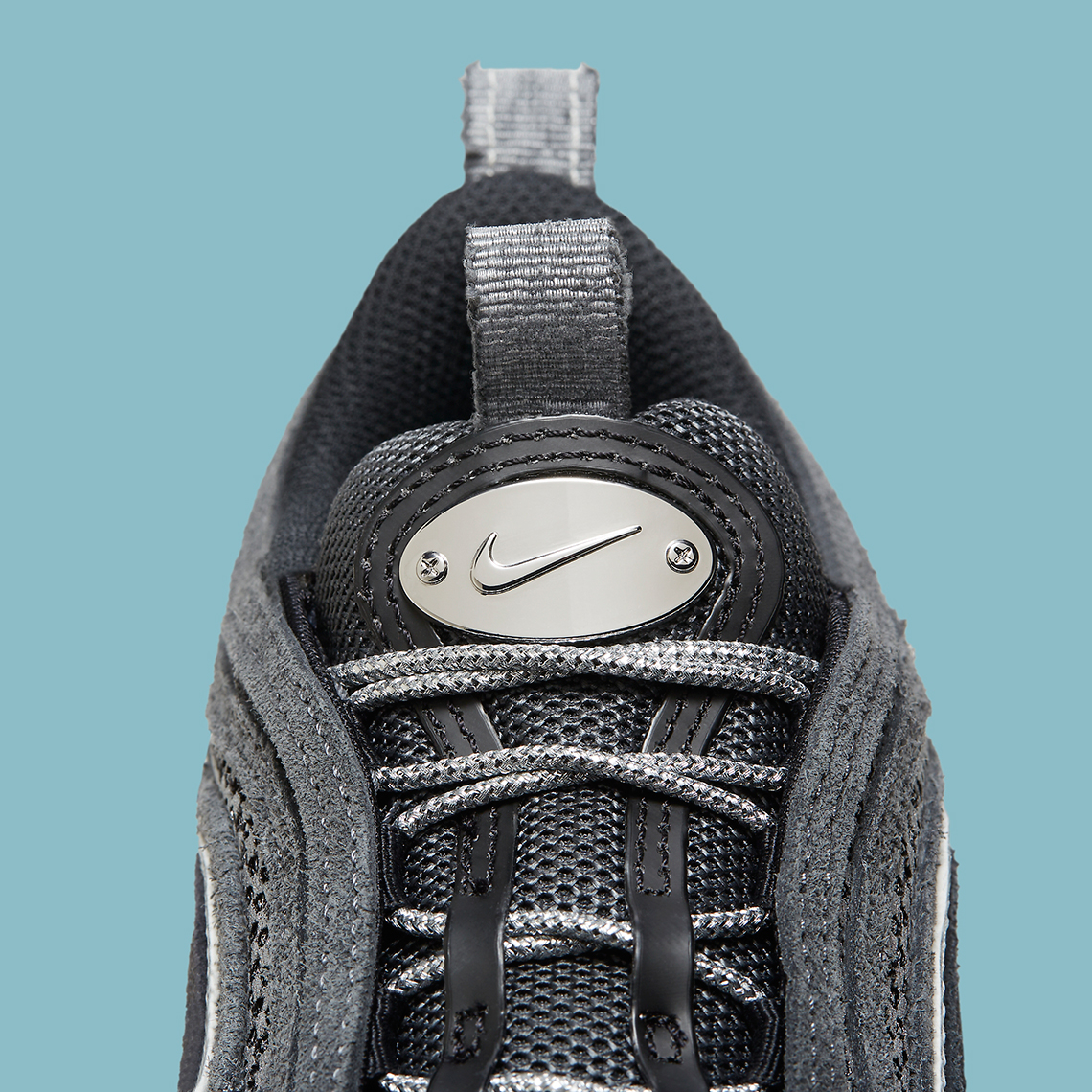 Chi tiết Chrome cùng điểm nhấn cho Nike Air Max 97 màu đen tối - 10