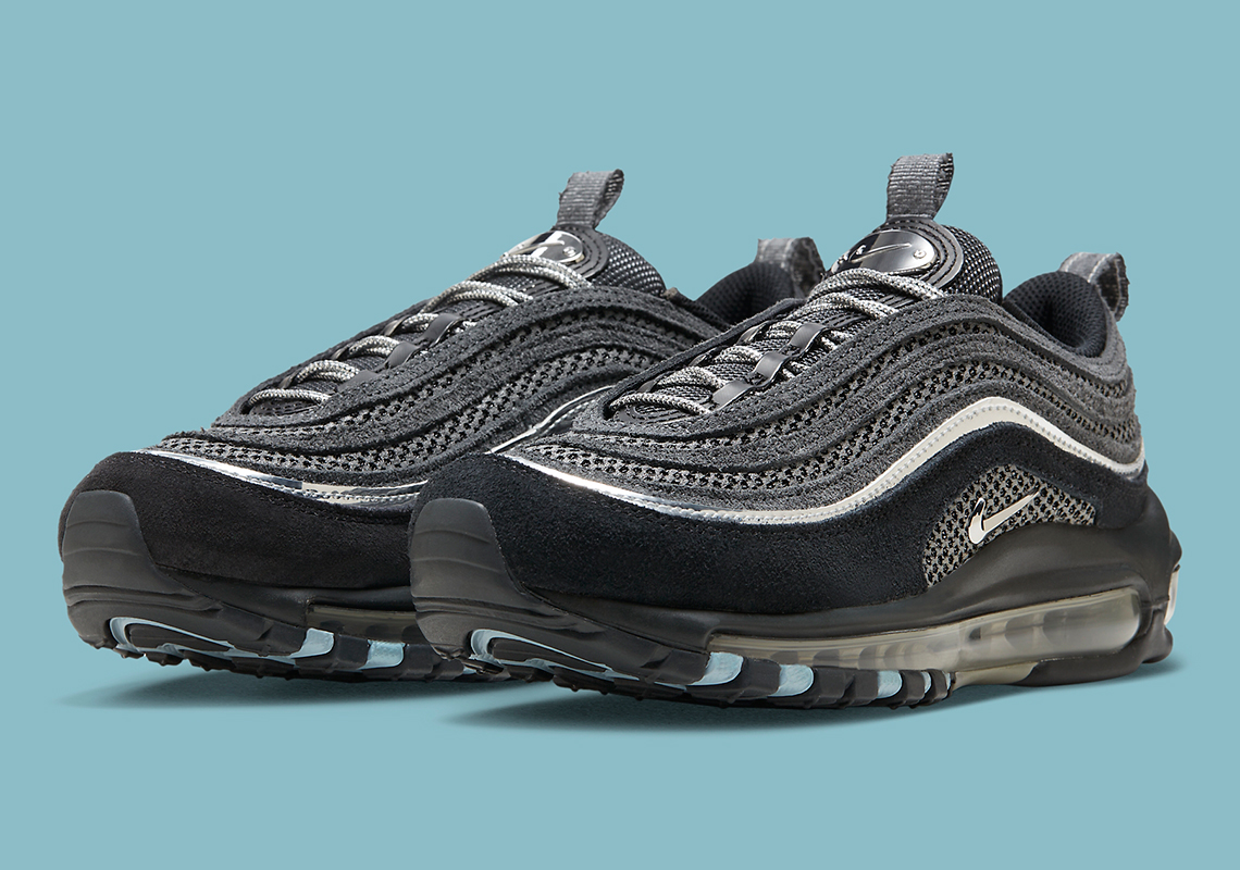 Chi tiết Chrome cùng điểm nhấn cho Nike Air Max 97 màu đen tối - 2