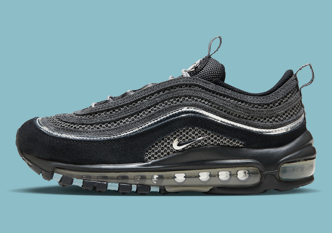 Chi tiết Chrome cùng điểm nhấn cho Nike Air Max 97 màu đen tối - 3