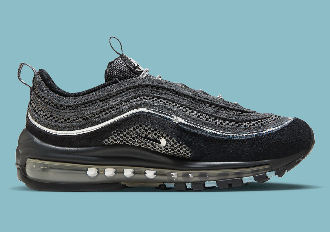 Chi tiết Chrome cùng điểm nhấn cho Nike Air Max 97 màu đen tối - 4