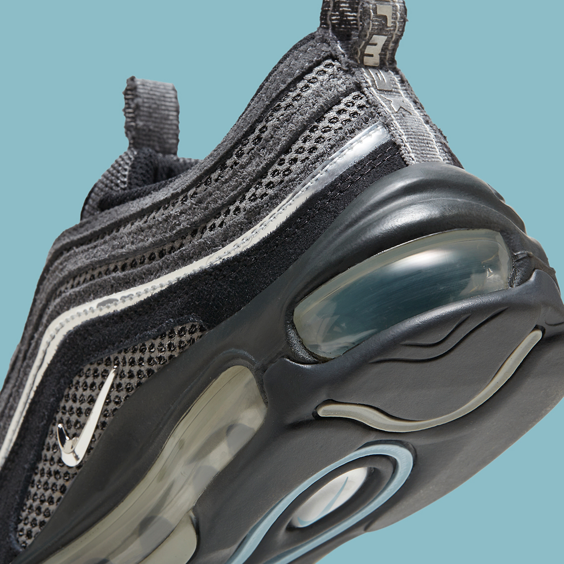 Chi tiết Chrome cùng điểm nhấn cho Nike Air Max 97 màu đen tối - 9