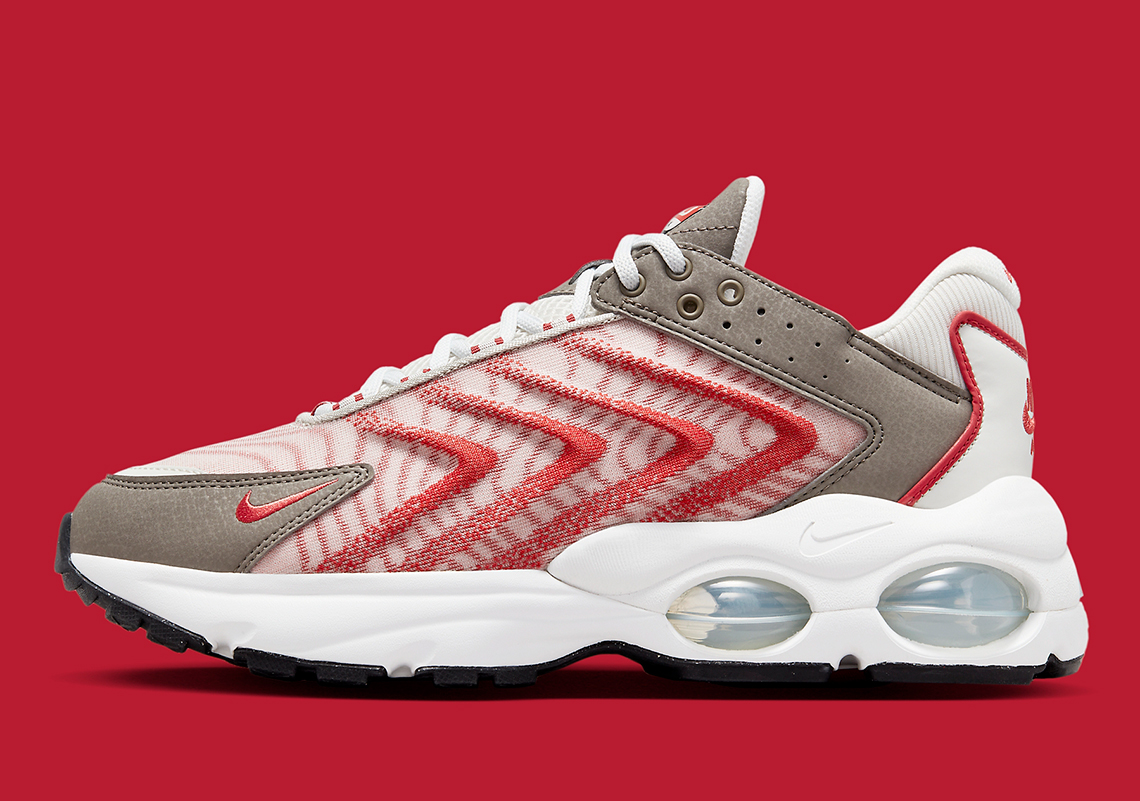 Chi tiết màu đỏ làm nổi bật Nike Air Max mới nhất - 2