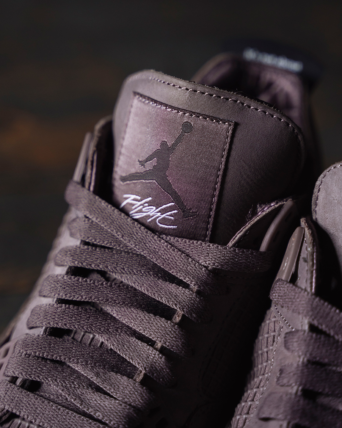 Chi tiết phát hành chính thức cho sự hợp tác của A Ma Maniére x Air Jordan 4 - 4