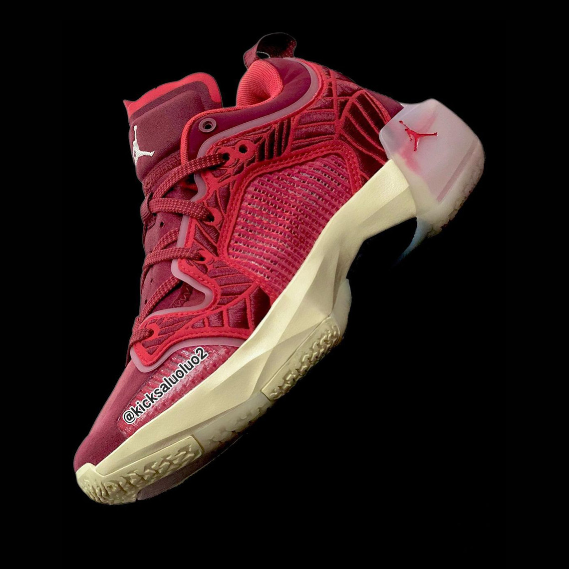 Chi tiết Vivid Red tiếp quản Air Jordan 37 Low - 2