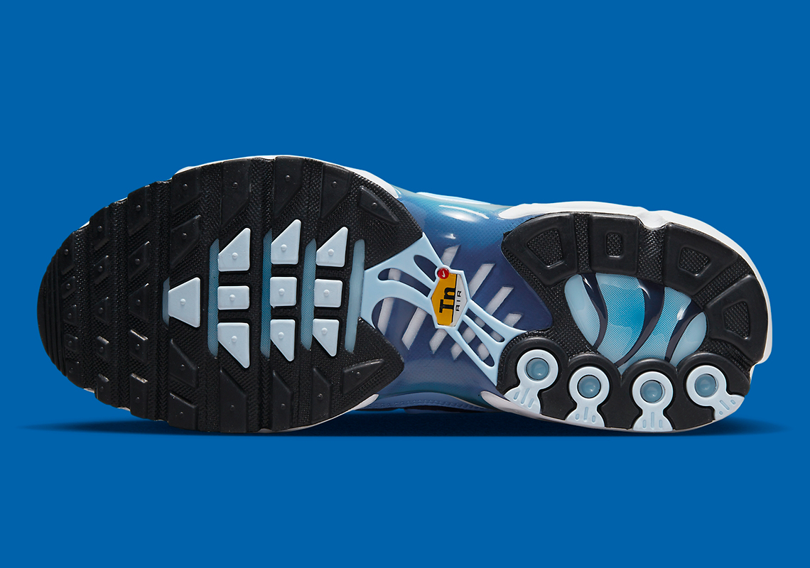 'Collegiate Blue Gradient' bao phủ trên bề mặt của Nike Air Max Plus - 6