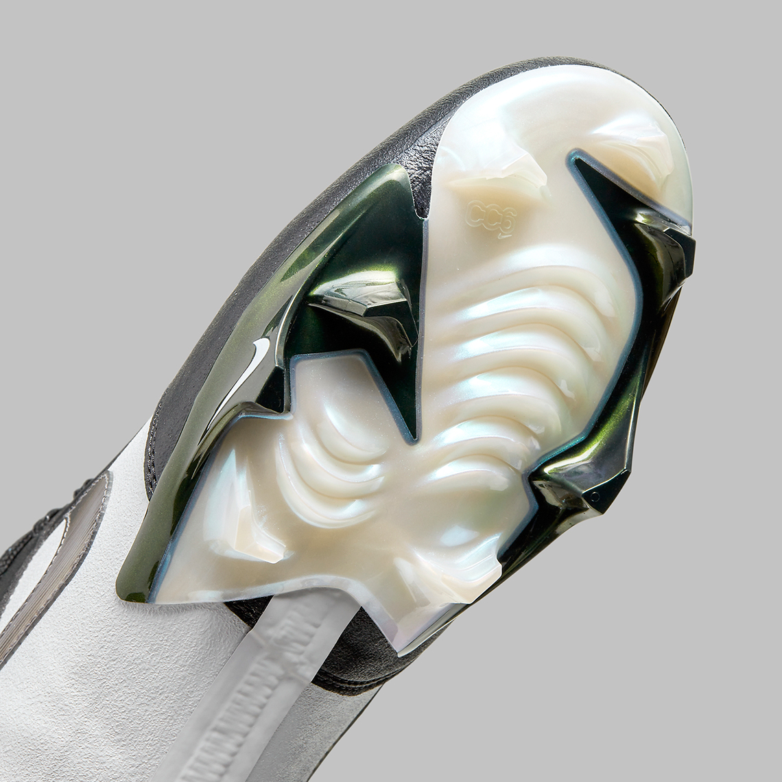 Cơn sốt Nike Panda Dunk tấn công sân bóng - 11